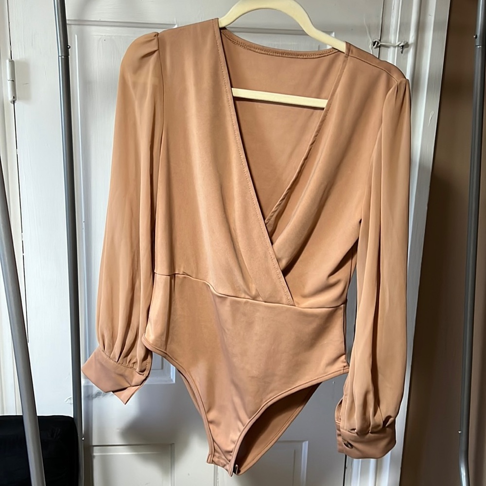 Shein nude bodysuit. Only worn once. Excellent condition.